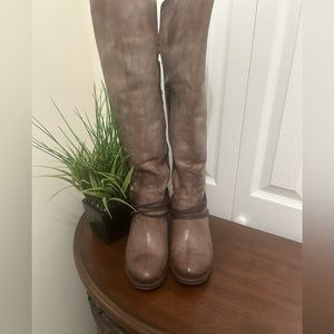 Freebird FB COAL gray Used In Box. Soles scuffed from some wear. Look like new.